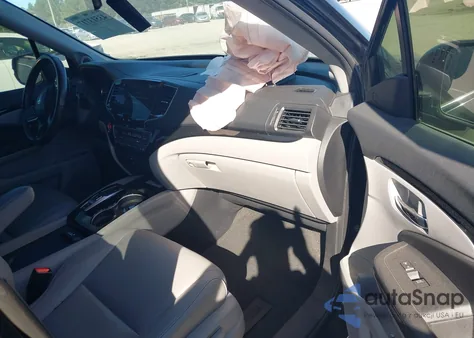 2019 Honda Pilot Touring z USA, uszkodzony, nr VIN 5FNYF5H91KB011966